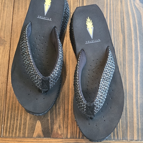 Volatile Women's Black Sandals - Picture 3 of 10